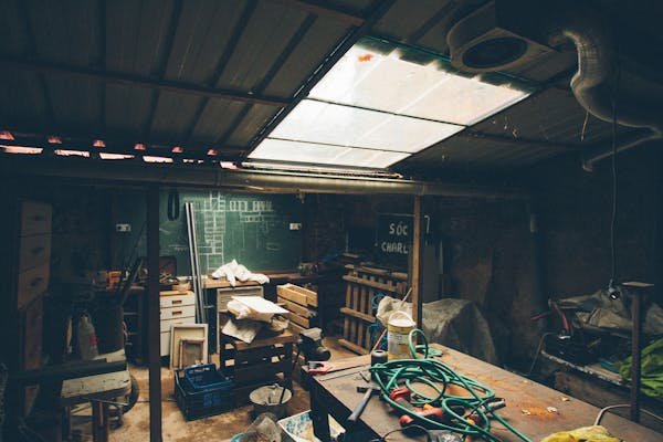 Débarras de cave rapide à Paris : solution efficace et écologique